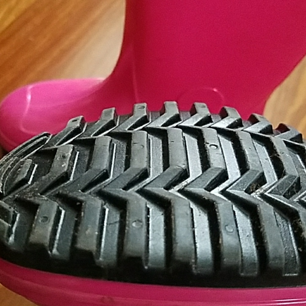 Girls Pink Water Proof Boots - Size 1 - Picture 2 of 3